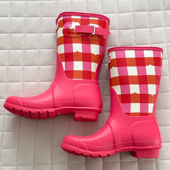 Hunter Shoes - Hunter Women’s Pink and Orange Patterned Rainboots